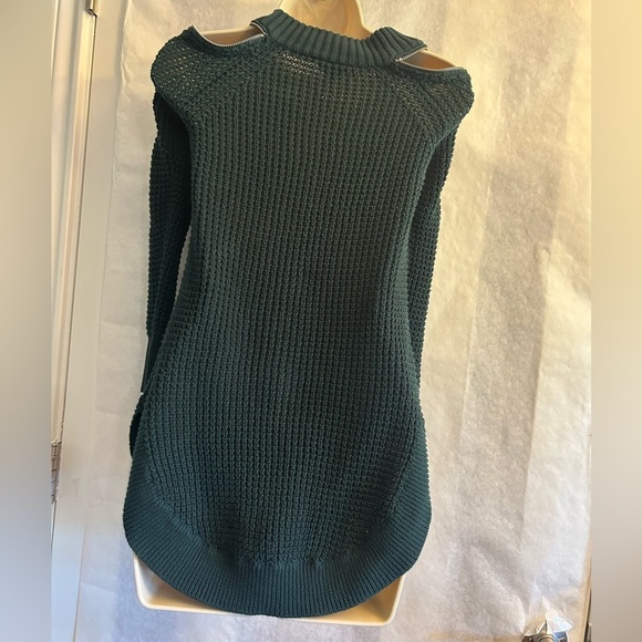G by Guess Green Cold Shoulder Tunic Sweater V-Neck w/zipper accent Sz-XS.  N14 - Picture 3 of 10